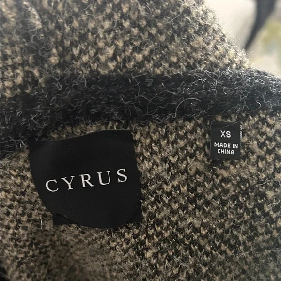 Cyrus Black and Tan Knitwear - Picture 2 of 12